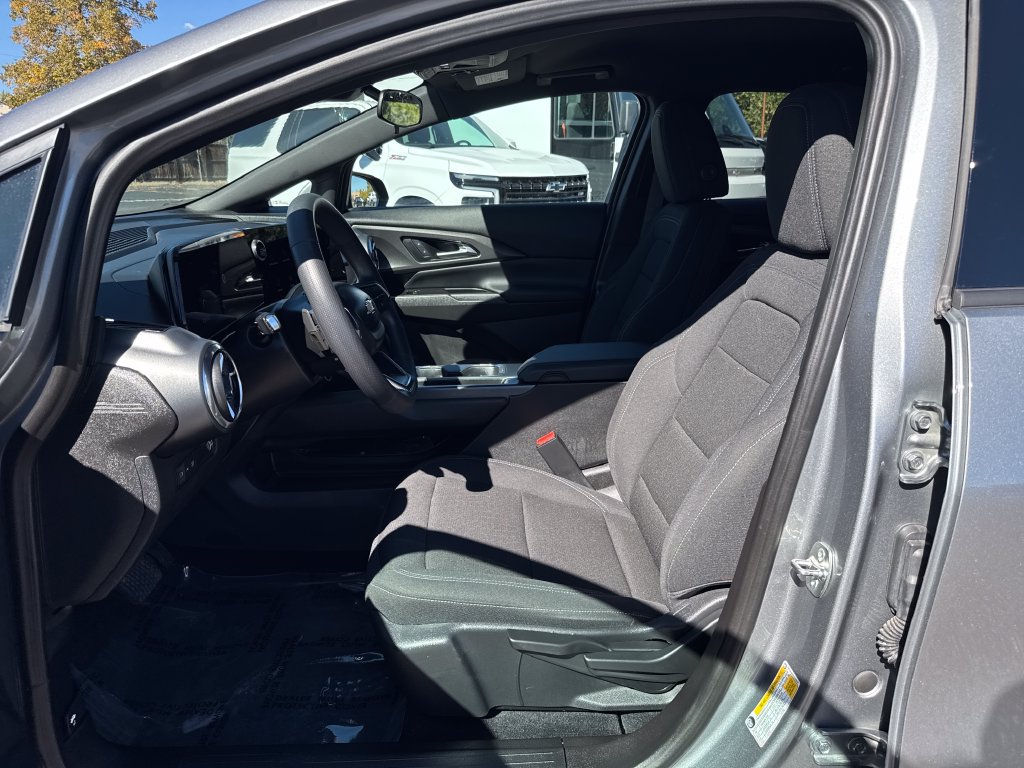 Used 2025 Chevrolet Equinox EV LT FWD image 9