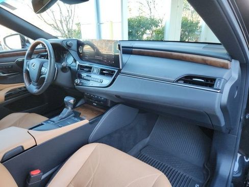 Used 2022 Lexus ES 300h w/ Luxury Package image 29