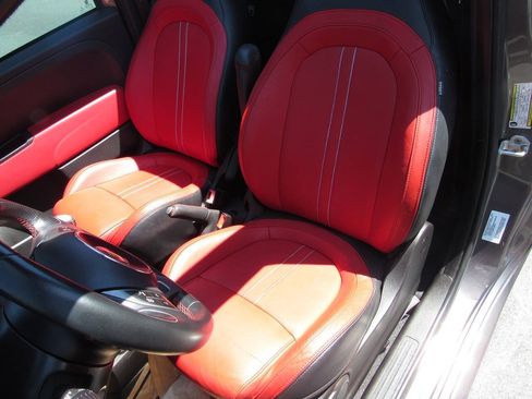 Used 2013 FIAT 500 Abarth w/ Beats Audio Pkg FWD image 33