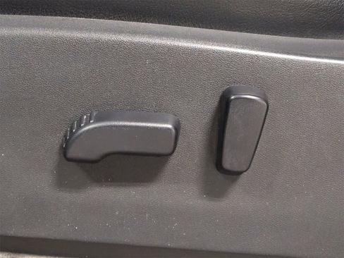 Used 2022 Nissan Frontier PRO-4X w/ Pro-4X Premium Package image 18