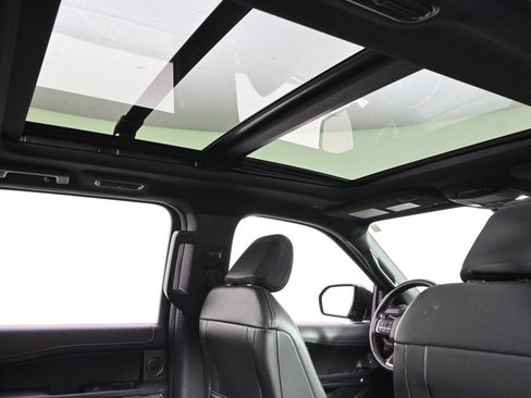 Used 2022 Ford Expedition Max Limited image 17