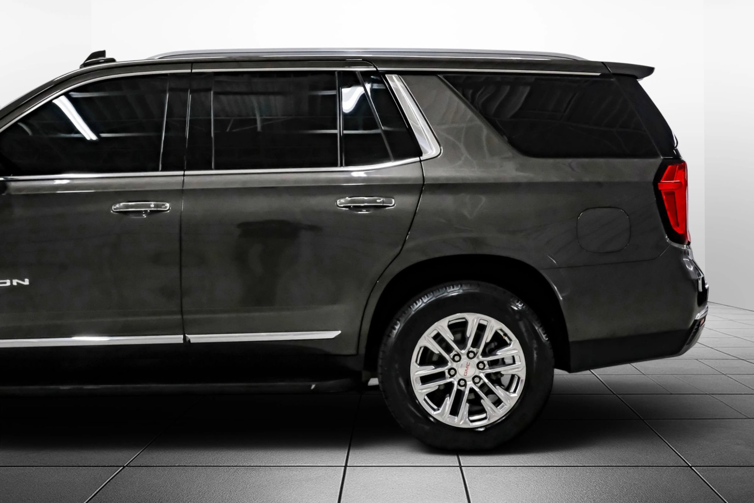 Used 2021 GMC Yukon SLT w/ SLT Luxury Plus Package RWD image 14