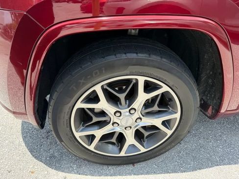 Used 2019 Jeep Grand Cherokee Overland w/ Trailer Tow Group IV RWD image 5