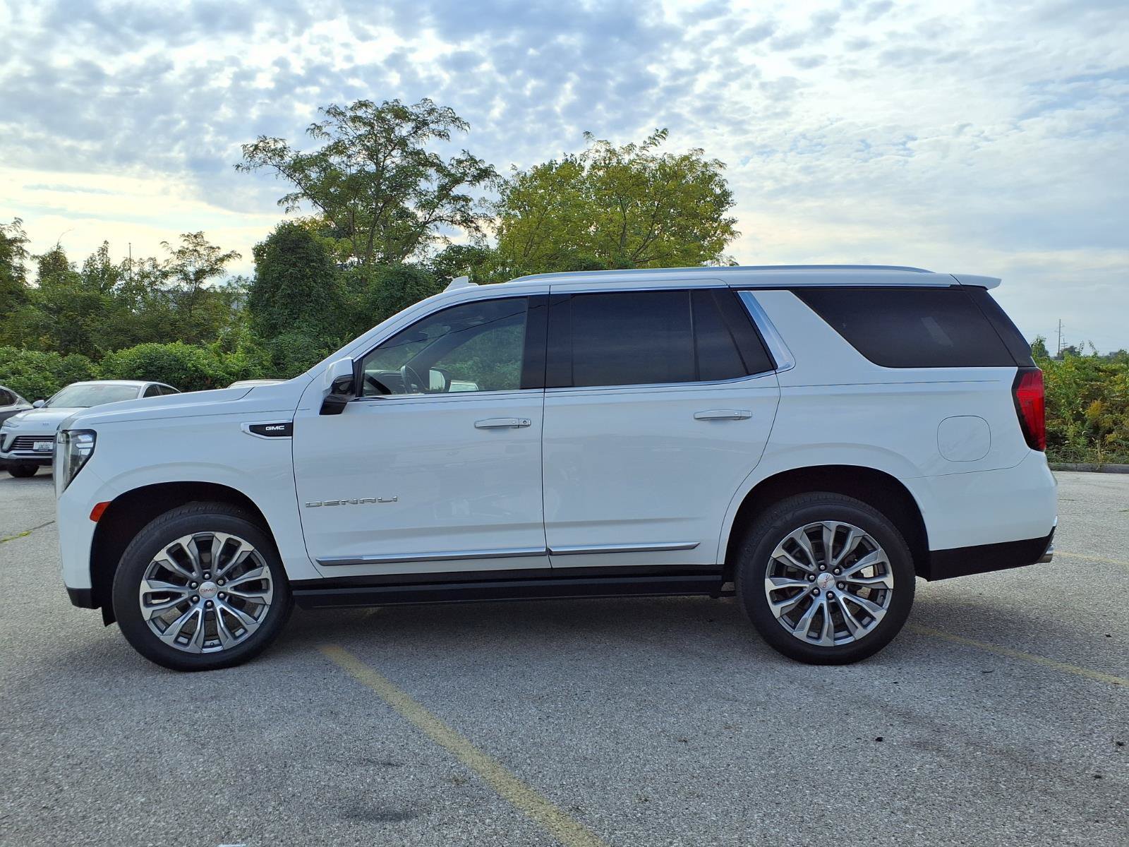 Used 2021 GMC Yukon Denali w/ Denali Premium Package AWD/4WD image 43