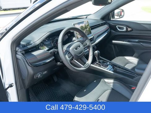 Used 2025 Jeep Compass Trailhawk AWD/4WD image 17