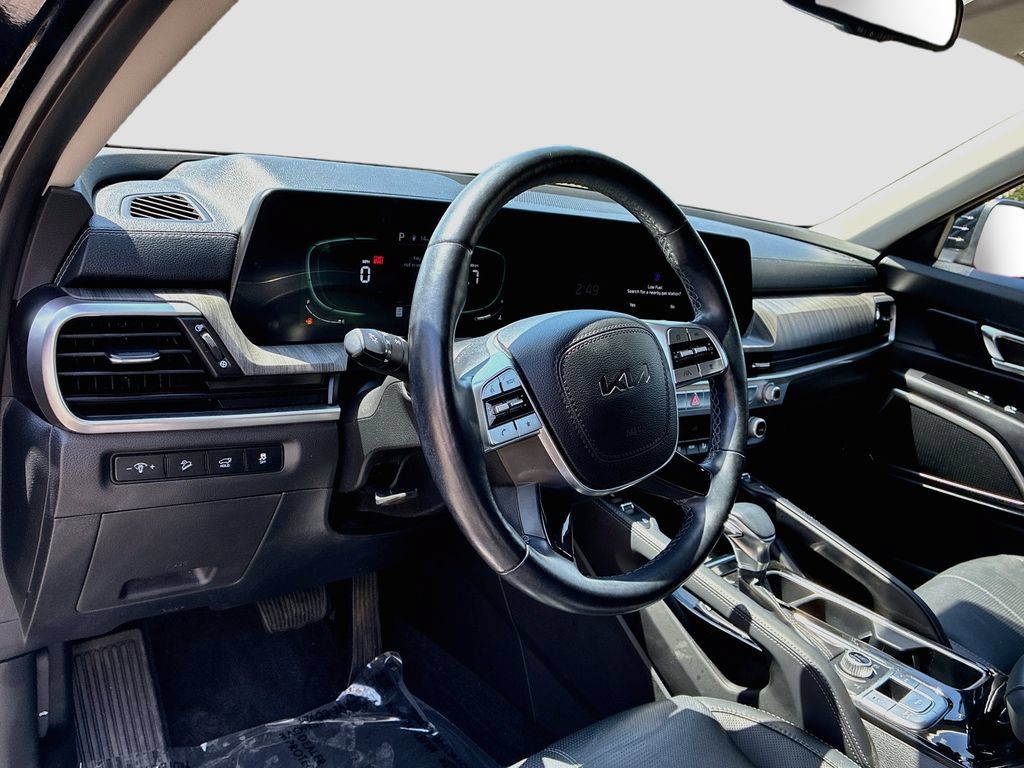 Used 2024 Kia Telluride EX w/ EX Captain's Chair Package AWD/4WD image 9