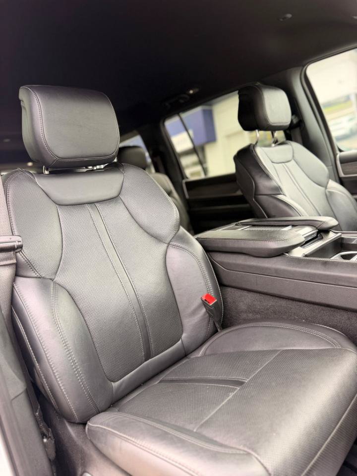 Used 2024 Jeep Wagoneer L Series II w/ Flexible Seating Group RWD image 15