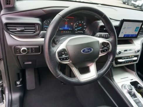 Certified 2023 Ford Explorer XLT image 11