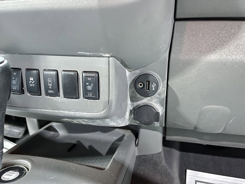 Used 2021 Nissan Frontier SV image 24