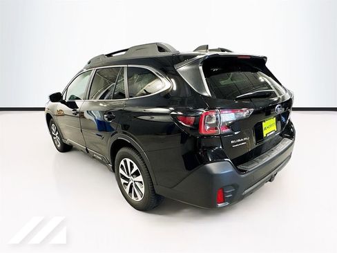 Used 2022 Subaru Outback Premium image 7