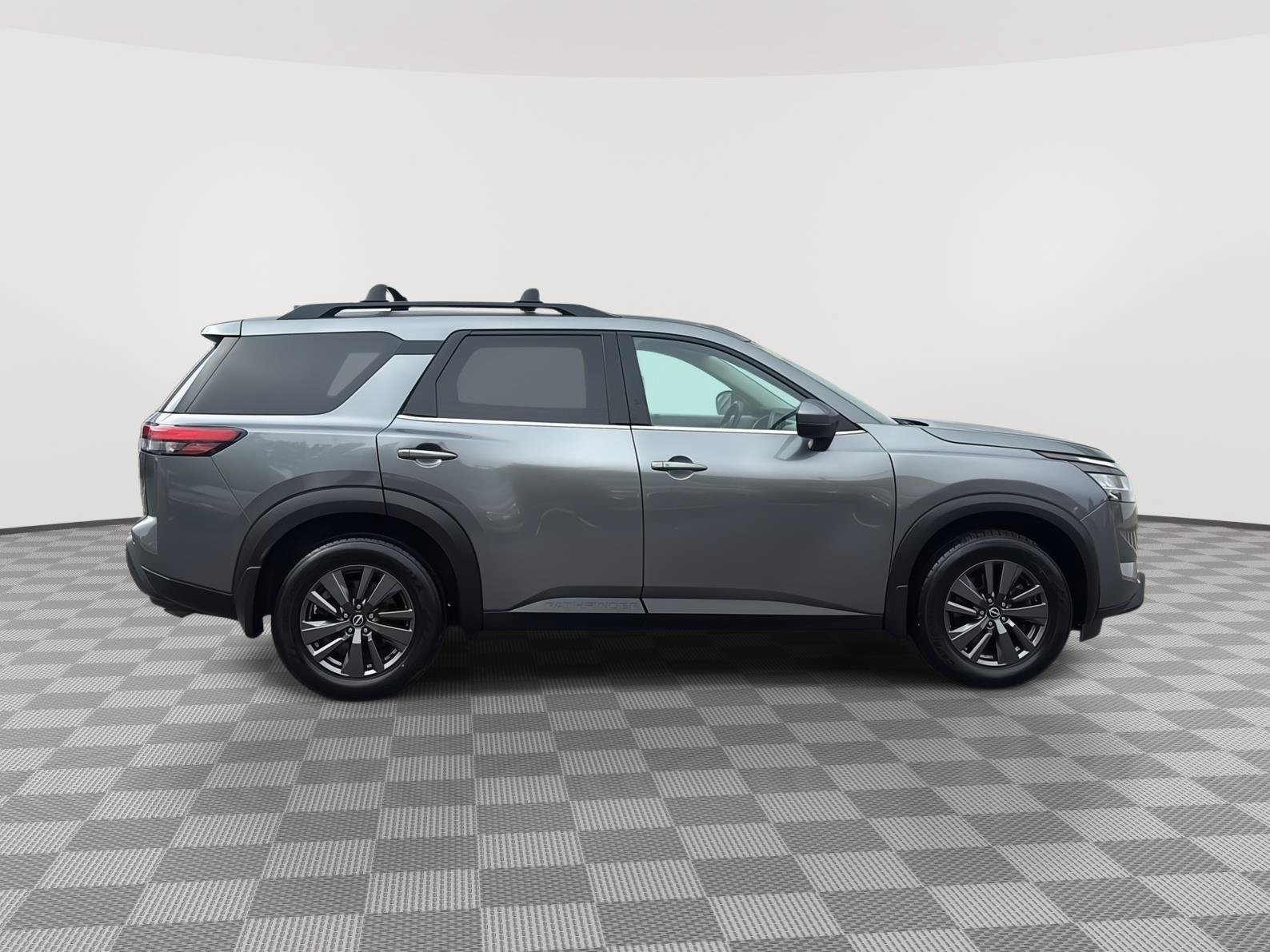 Used 2022 Nissan Pathfinder SV w/ SV Premium Package AWD/4WD image 4