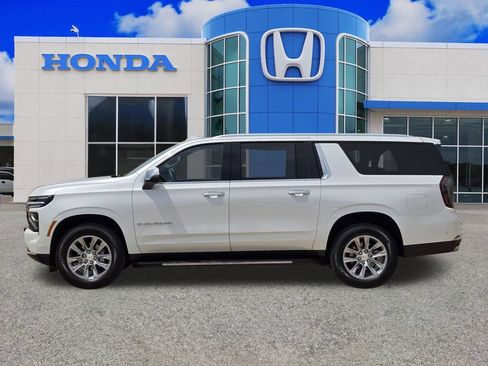 Used 2025 Chevrolet Suburban Premier RWD image 6