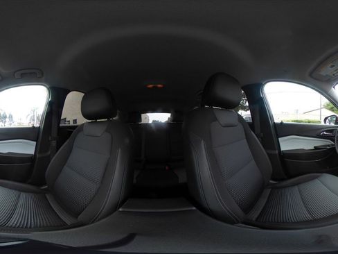 Used 2025 Chevrolet Trax LT image 39