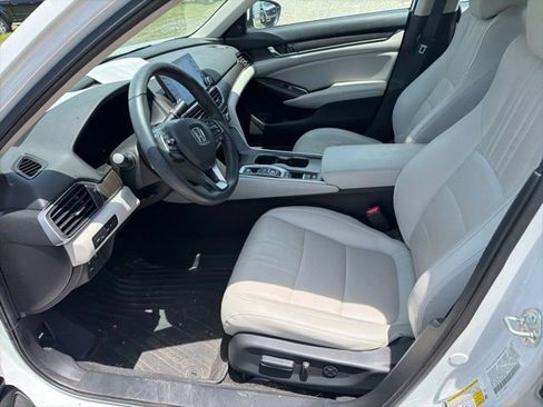 Used 2018 Honda Accord Touring image 12