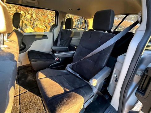 Used 2019 Dodge Grand Caravan SE image 24