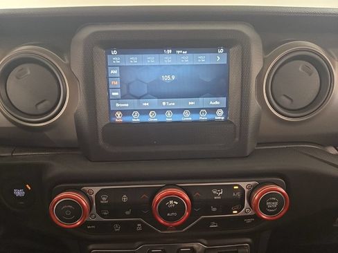 Used 2022 Jeep Wrangler Sport AWD/4WD image 19