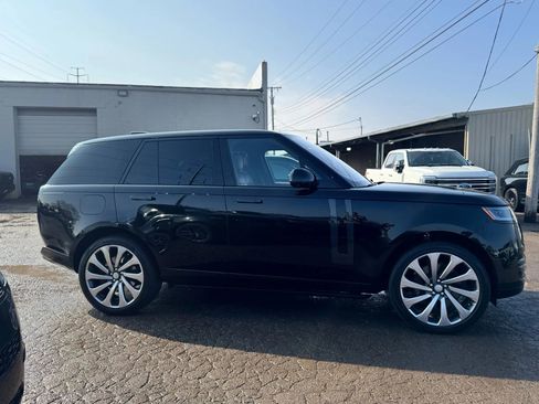 Used 2023 Land Rover Range Rover SE image 4