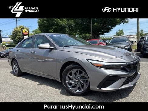 Used 2024 Hyundai Elantra SEL FWD image 1