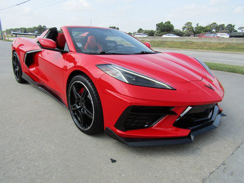 Used 2021 Chevrolet Corvette Stingray Premium Conv w/ Z51 Performance Package RWD image 3