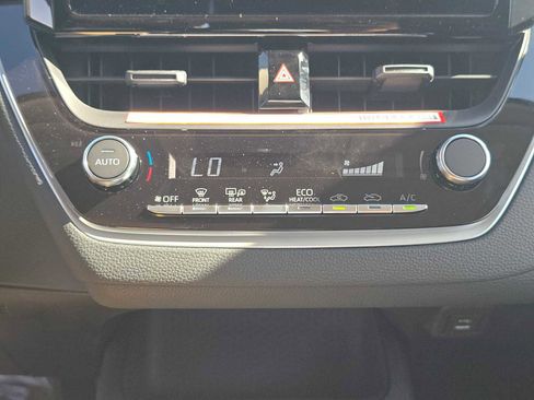 Certified 2025 Toyota Corolla LE image 28