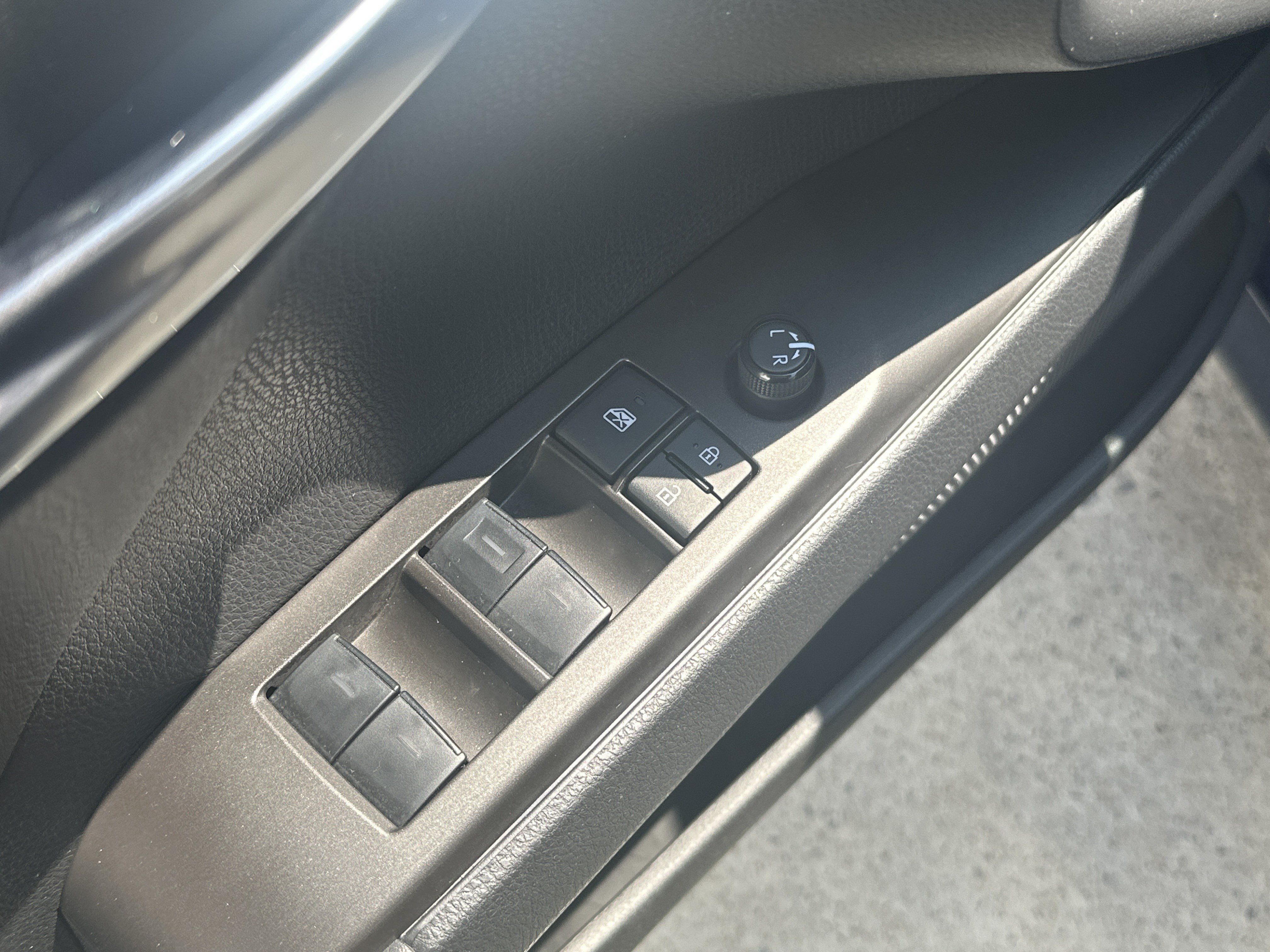 Used 2022 Toyota Camry LE FWD image 14