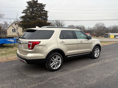 Used 2017 Ford Explorer XLT w/ Equipment Group 202A image 28