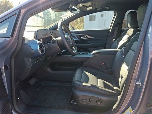 Used 2024 Chevrolet Equinox EV LT image 13