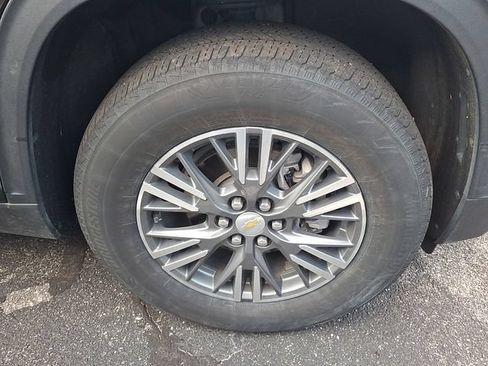 Used 2025 Chevrolet Traverse LT AWD/4WD image 9