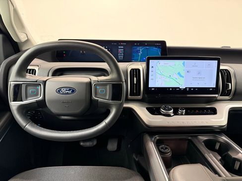 Used 2025 Ford Expedition Active AWD/4WD image 27