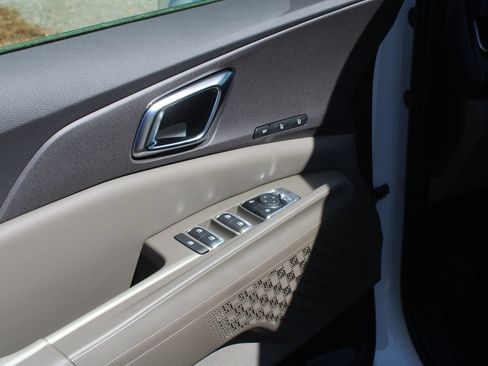 New 2026 Kia Carnival EX FWD image 25
