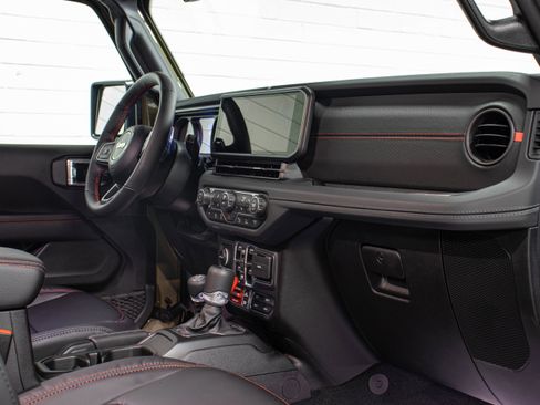 Used 2026 Jeep Wrangler Moab image 18