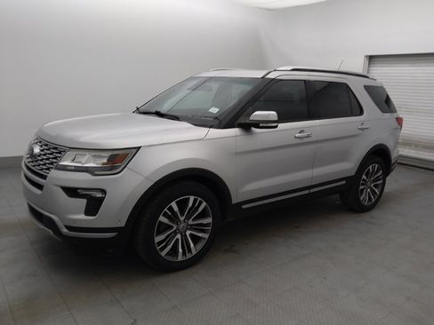 Used 2018 Ford Explorer Platinum AWD/4WD image 2