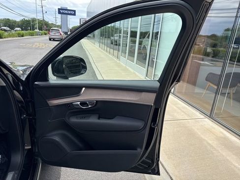 Certified 2025 Volvo XC90 B6 Plus AWD/4WD image 14