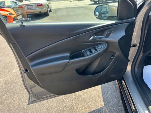Used 2017 Chevrolet Volt LT FWD image 17