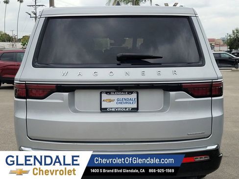 Used 2024 Jeep Wagoneer L Series II image 13