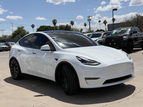 Used 2023 Tesla Model Y Performance AWD/4WD image 3