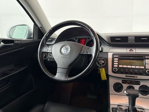 Used 2009 Volkswagen Passat Komfort FWD image 26