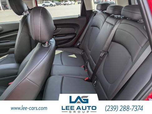 Used 2019 MINI Cooper Clubman w/ Storage Package FWD image 12