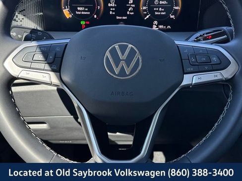 Used 2025 Volkswagen Tiguan SE AWD/4WD image 39