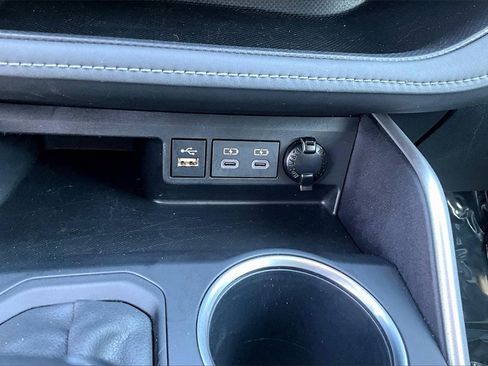 Used 2024 Toyota Highlander LE image 33