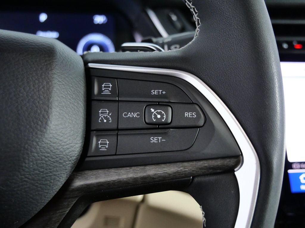 Used 2023 Jeep Grand Cherokee Limited w/ Luxury Tech Group II RWD image 20