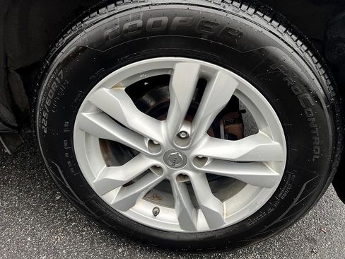 Used 2012 Nissan Rogue SV w/ Premium Pkg image 10