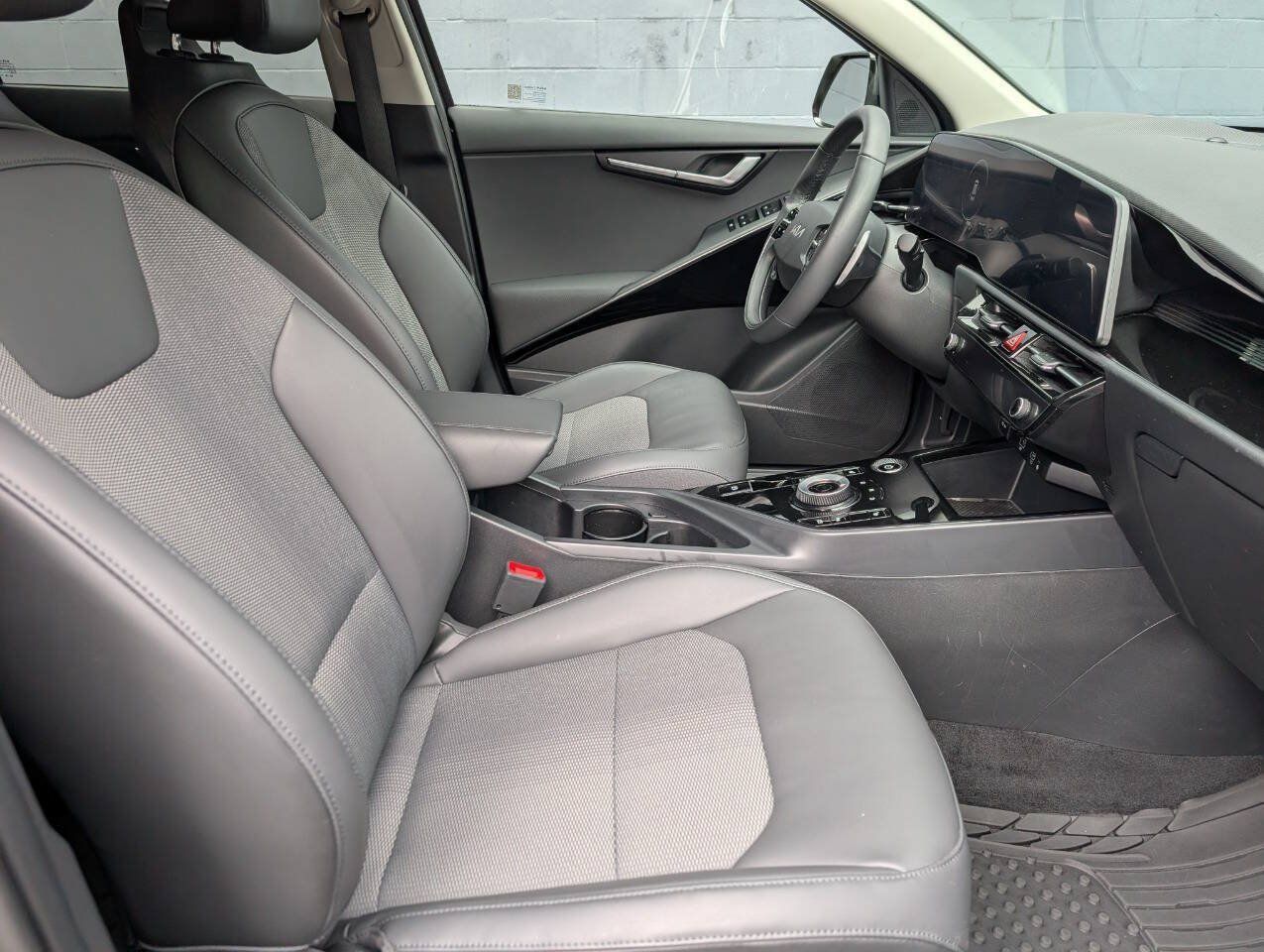 Used 2023 Kia Niro Wind w/ Wind Preserve Package FWD image 8