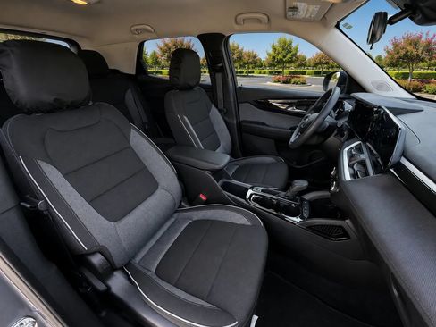 Used 2025 Chevrolet TrailBlazer LS w/ LS Convenience Package FWD image 12