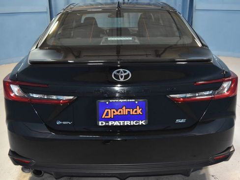 Used 2025 Toyota Camry SE image 27