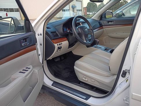 Used 2014 Subaru Outback 3.6R Limited AWD/4WD image 7