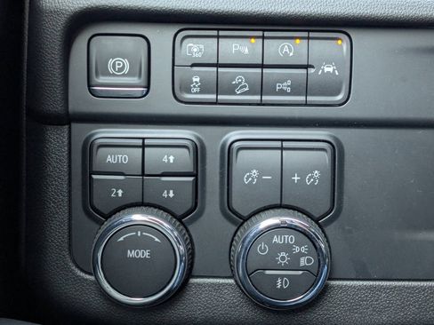 Certified 2025 Chevrolet Suburban Z71 image 39