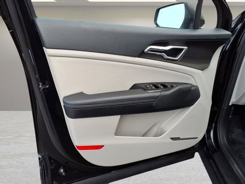 Used 2025 Kia Sportage EX image 13