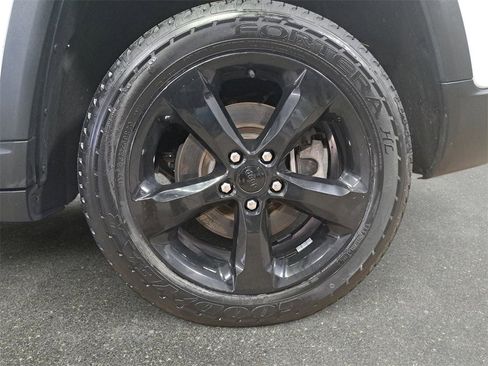 Certified 2023 Jeep Grand Cherokee L Limited w/ Black Appearance Package image 35