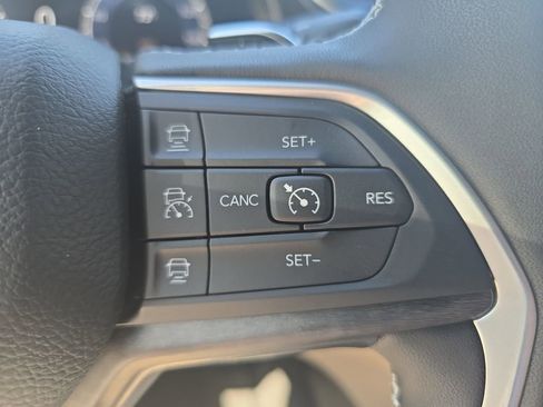 New 2025 Jeep Grand Cherokee L Limited RWD image 19